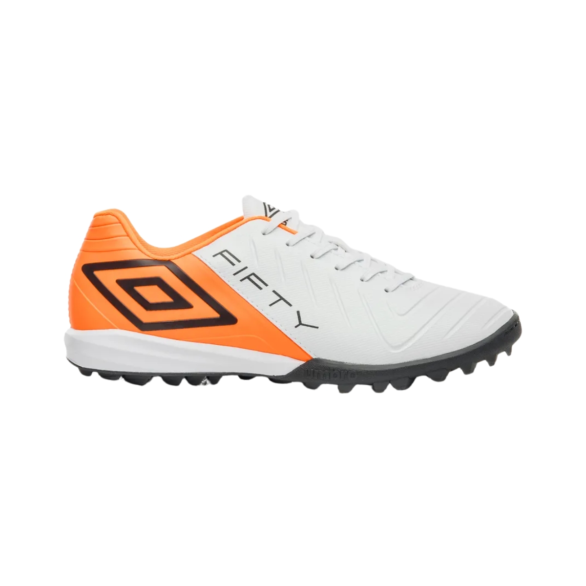u01fb00347-chuteira-society-umbro-fifty-vi-sintetico-branco-preto-laranja-travas-chevron-grama-sintetica (1)